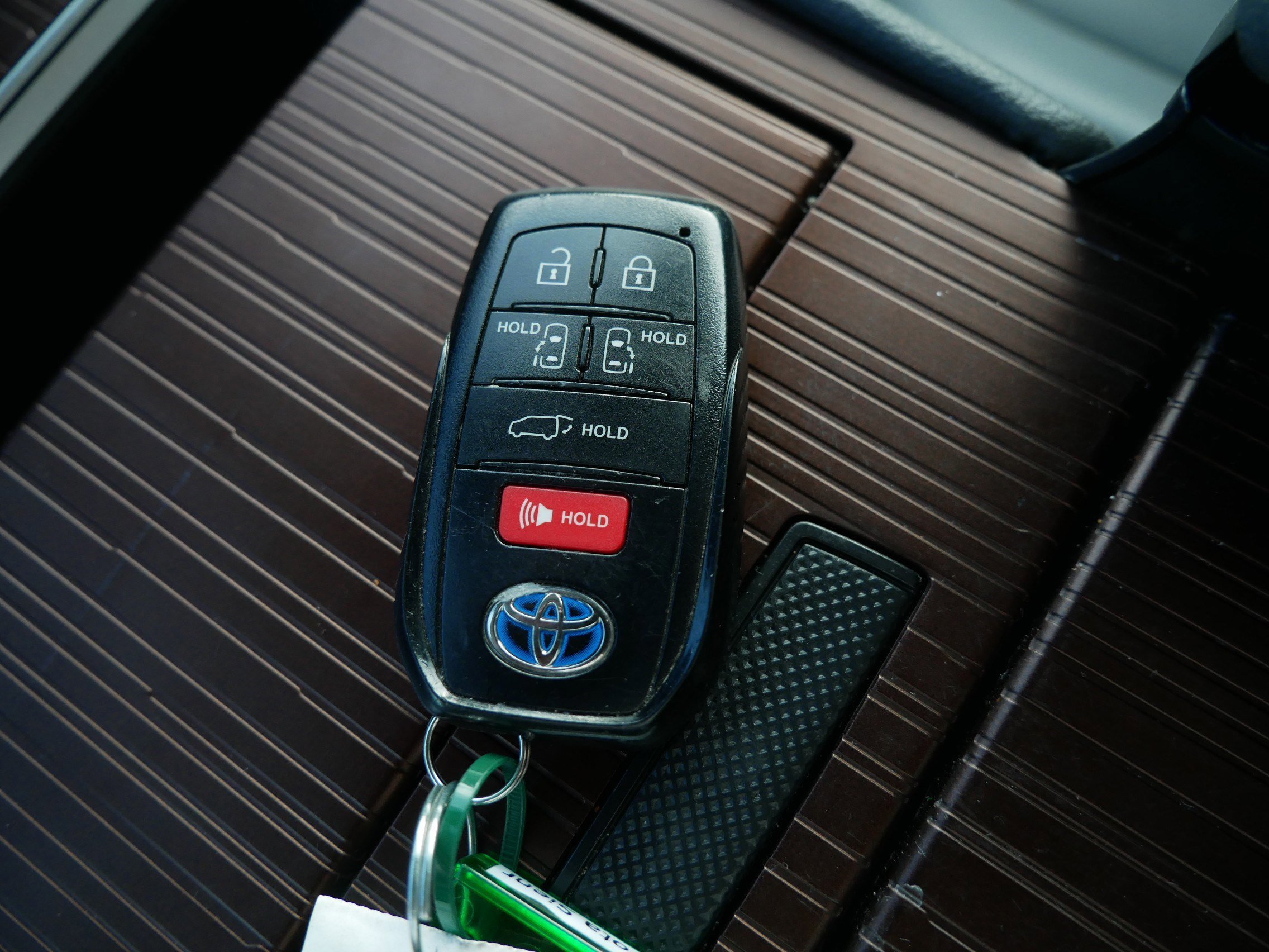 Used 2024 Toyota Sienna XLE image 32