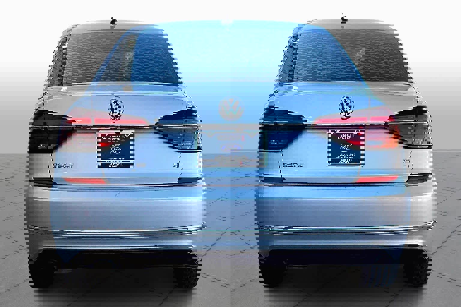 Used 2018 Volkswagen Passat 2.0T SE image 2