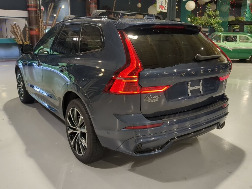 Used 2025 Volvo XC60 B5 Plus AWD/4WD image 10