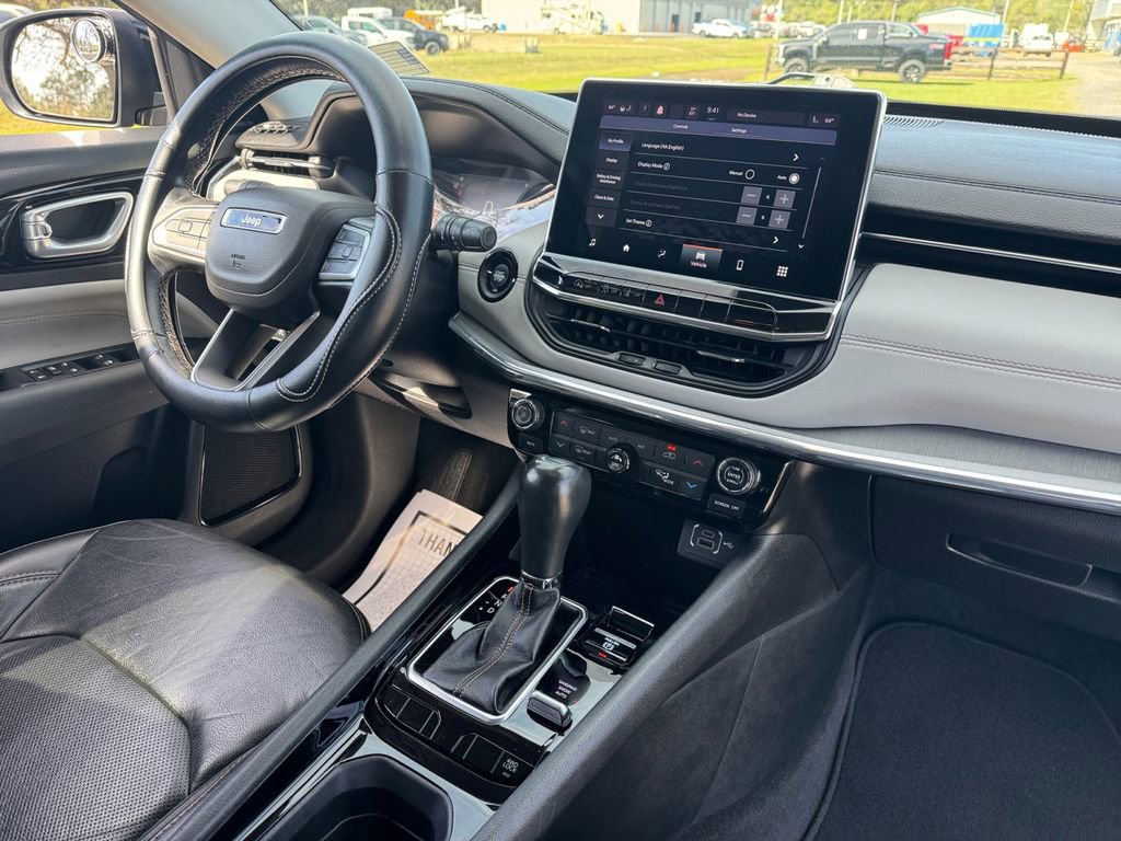 Used 2022 Jeep Compass Limited image 23