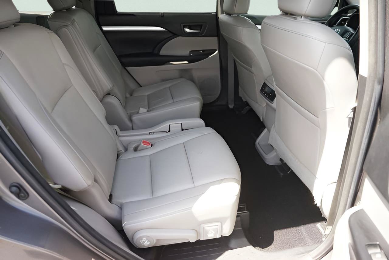 Used 2017 Toyota Highlander XLE FWD image 16