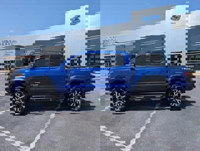 Used 2023 Toyota Tacoma TRD Off-Road w/ Technology Package AWD/4WD image 2