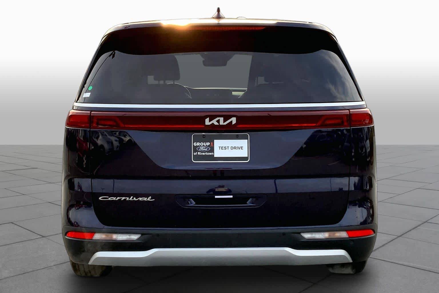 Used 2022 Kia Carnival LX FWD image 5