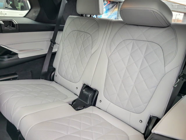 Used 2023 BMW X7 xDrive40i w/ Executive Package image 14