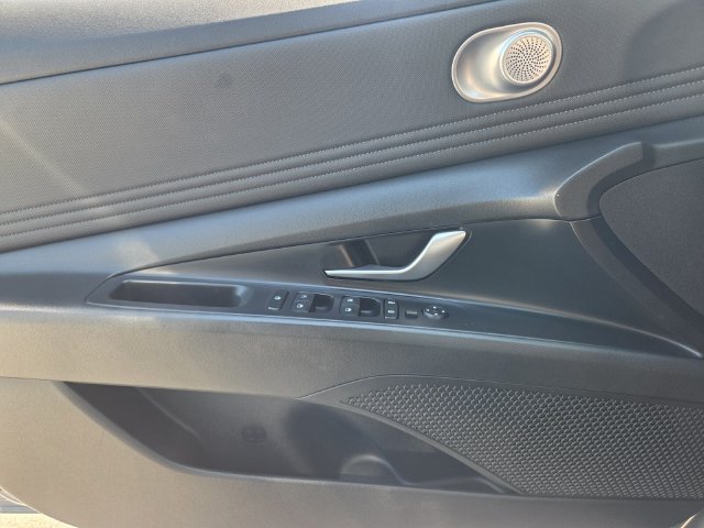Used 2023 Hyundai Elantra SEL w/ Convenience Package FWD image 21