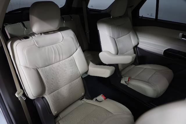 Certified 2023 Ford Explorer Platinum w/ Premium Technology Package AWD/4WD image 11