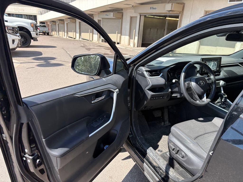 Used 2022 Toyota RAV4 SE w/ Convenience Package AWD/4WD image 17