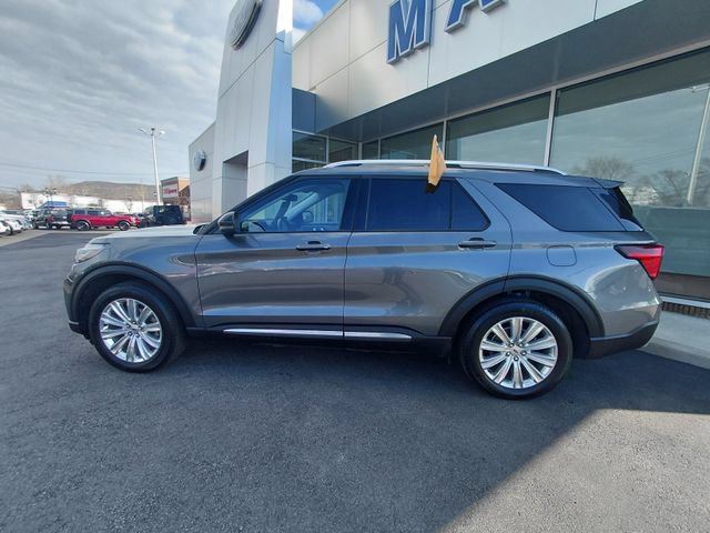 Certified 2025 Ford Explorer Platinum w/ LUX Leather Package AWD/4WD image 4