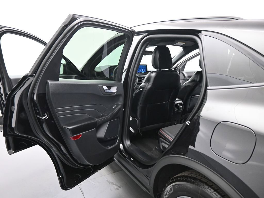 Certified 2025 Ford Escape ST-Line image 18