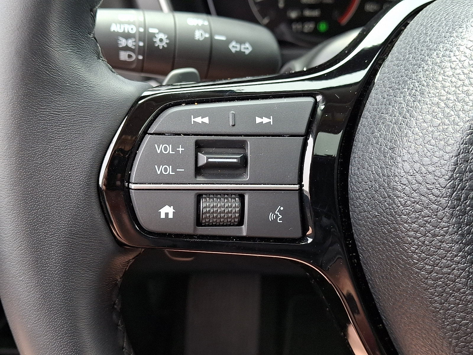 Used 2025 Honda Pilot Touring image 29