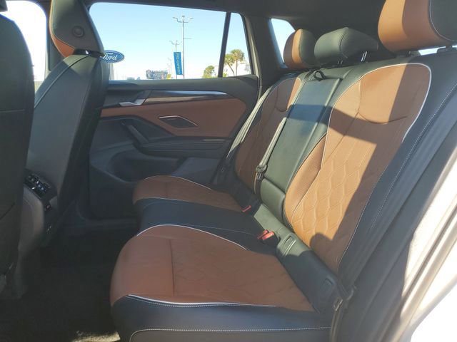 Used 2025 Volkswagen Tiguan SEL R-Line image 12