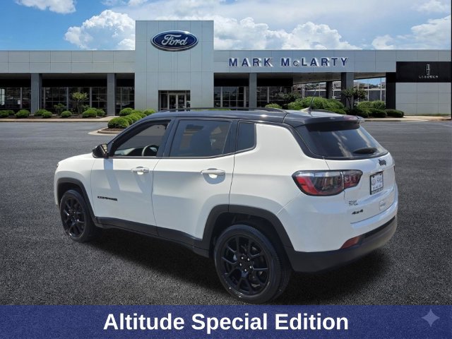 Used 2024 Jeep Compass Latitude w/ Altitude Special Edition AWD/4WD image 3