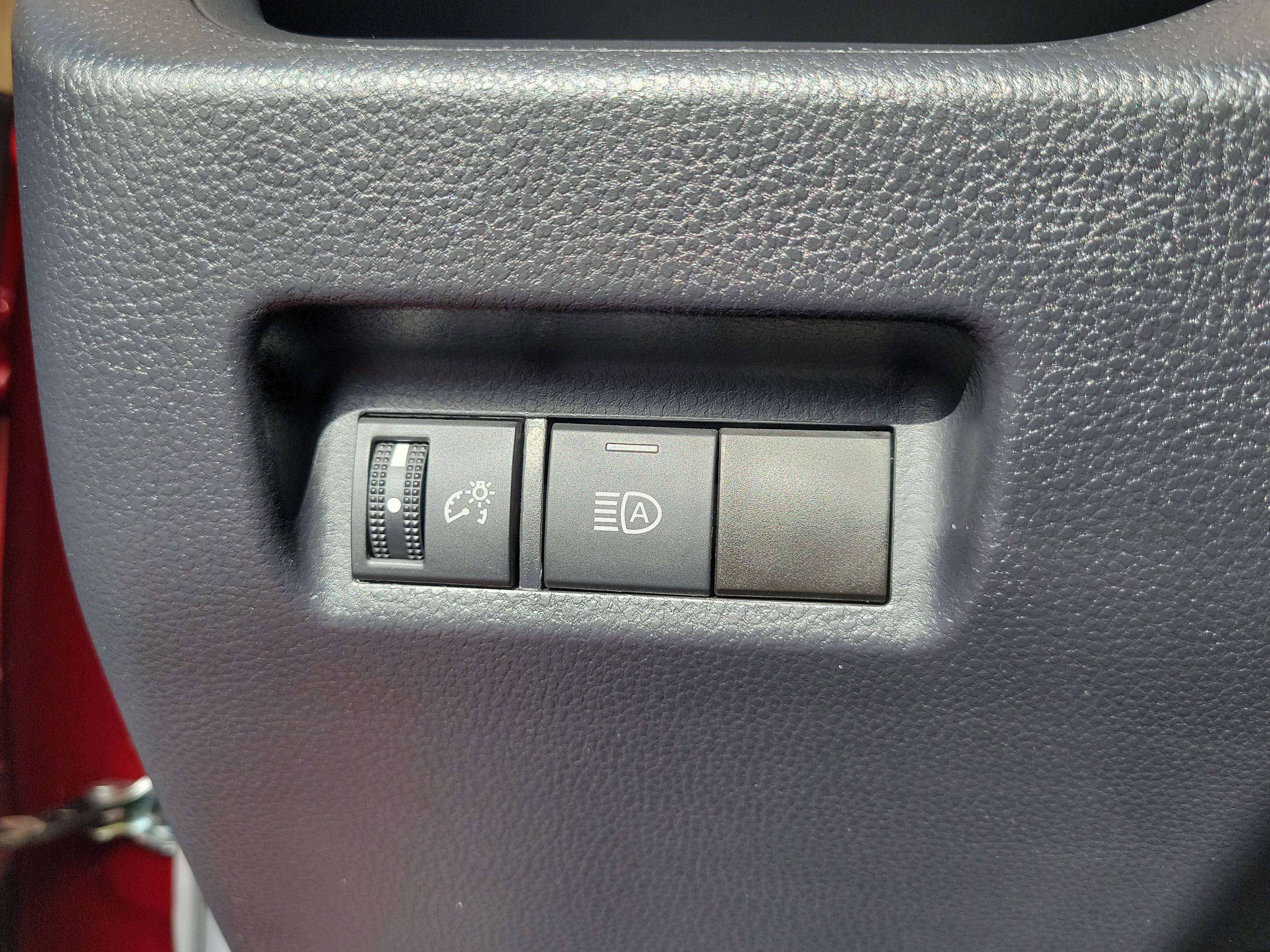 Used 2022 Toyota RAV4 LE FWD image 27