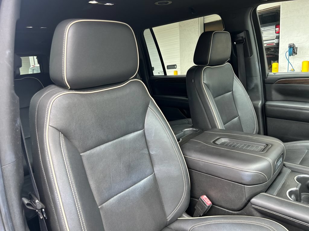 Used 2022 Chevrolet Suburban Premier RWD image 15