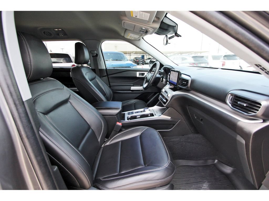 Certified 2023 Ford Explorer XLT w/ Equipment Group 202A RWD image 27