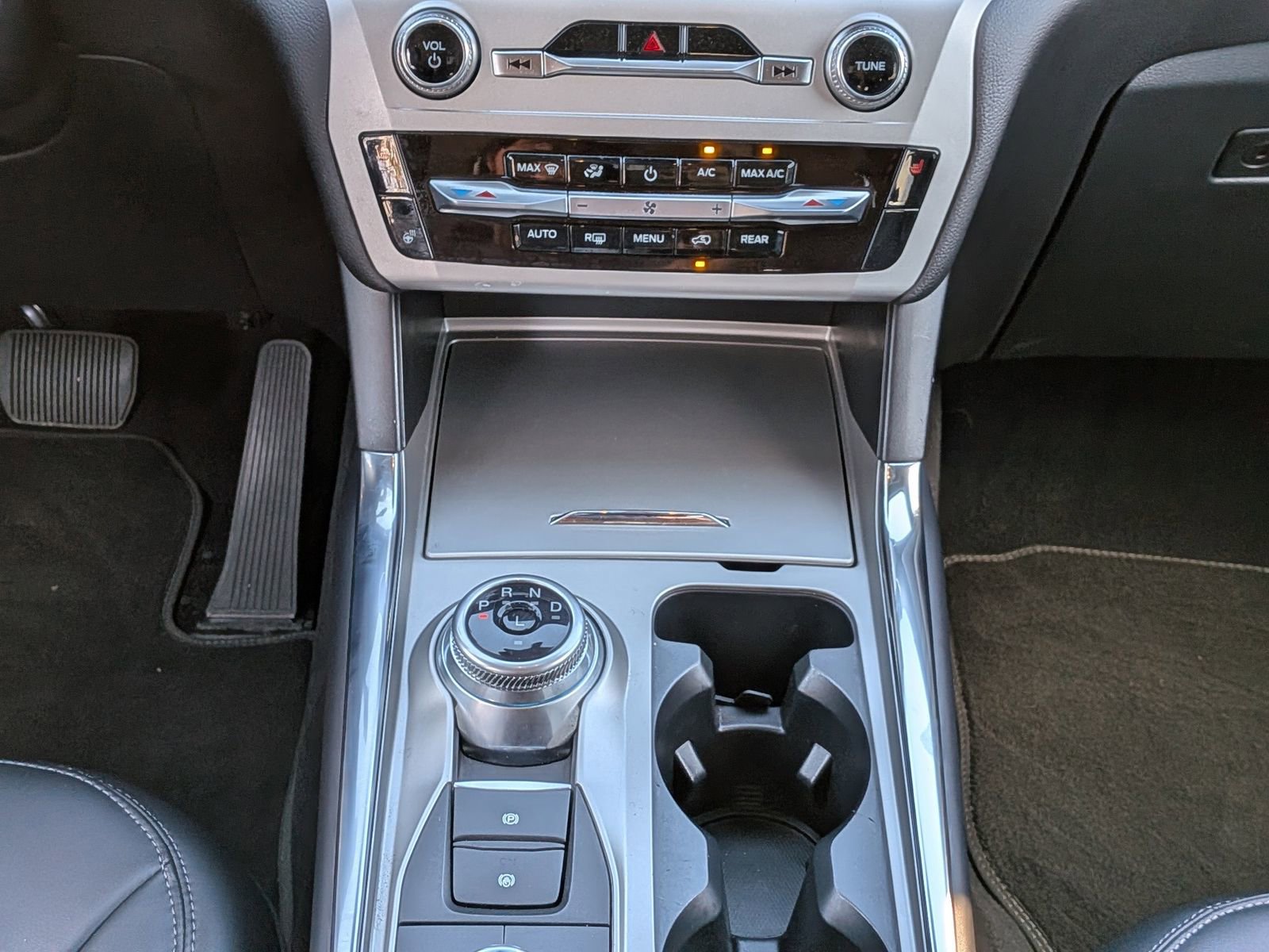 Certified 2022 Ford Explorer XLT w/ Equipment Group 202A image 22