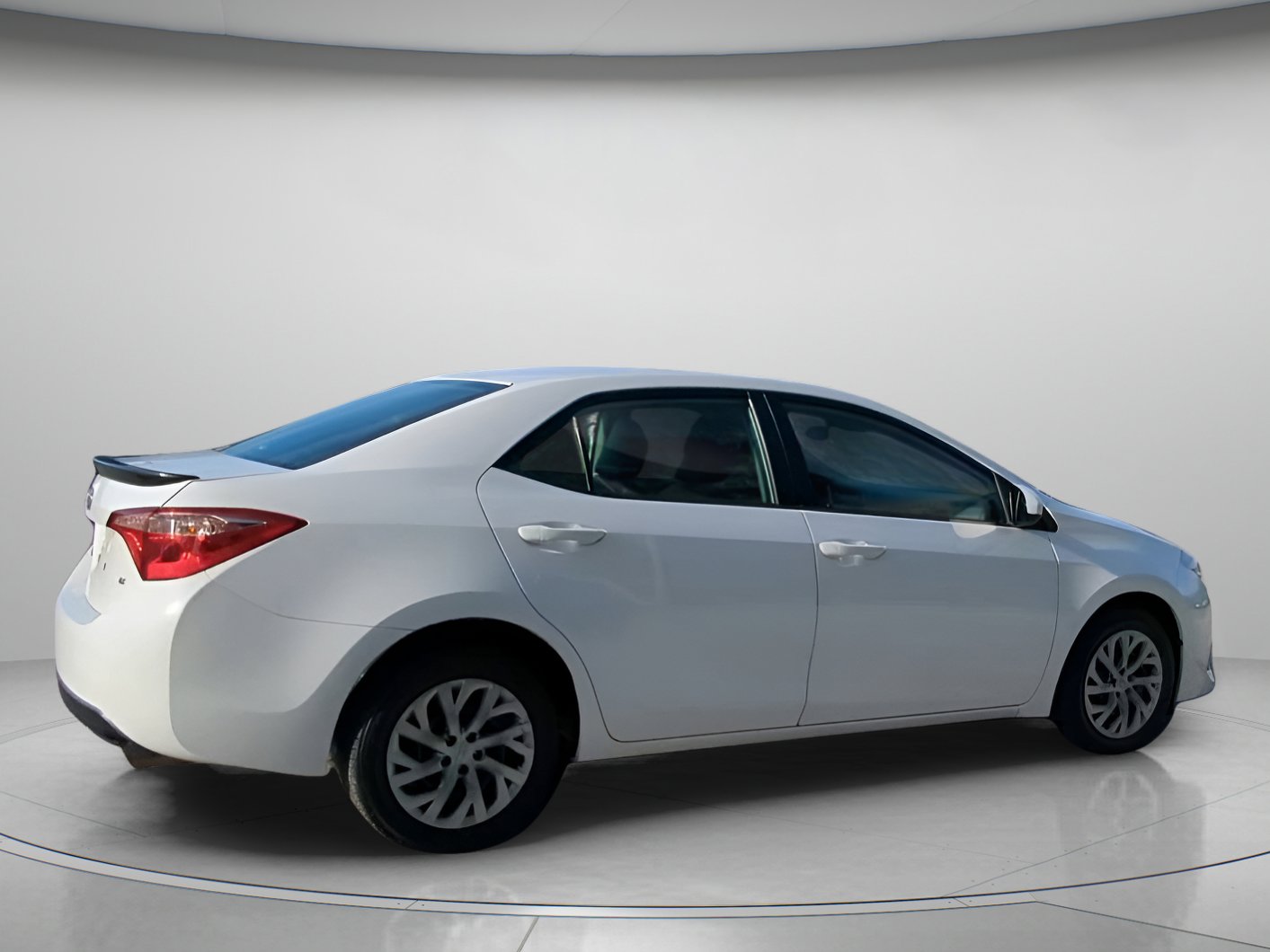 Used 2018 Toyota Corolla LE image 29