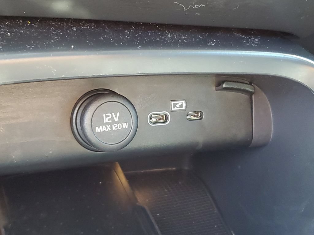 Used 2023 Volvo XC40 B5 Plus w/ Driver Assist Package AWD/4WD image 27