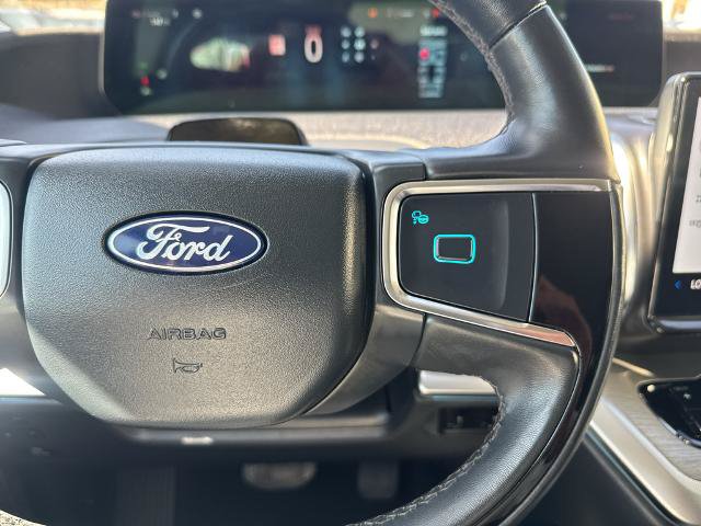 Certified 2025 Ford Expedition Platinum AWD/4WD image 11