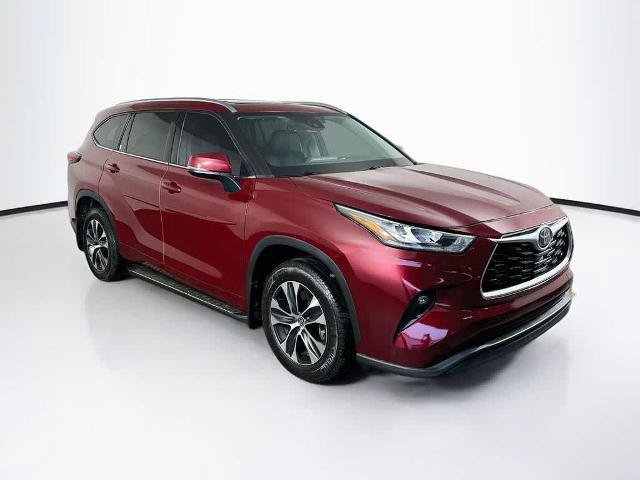 Used 2020 Toyota Highlander XLE FWD image 24