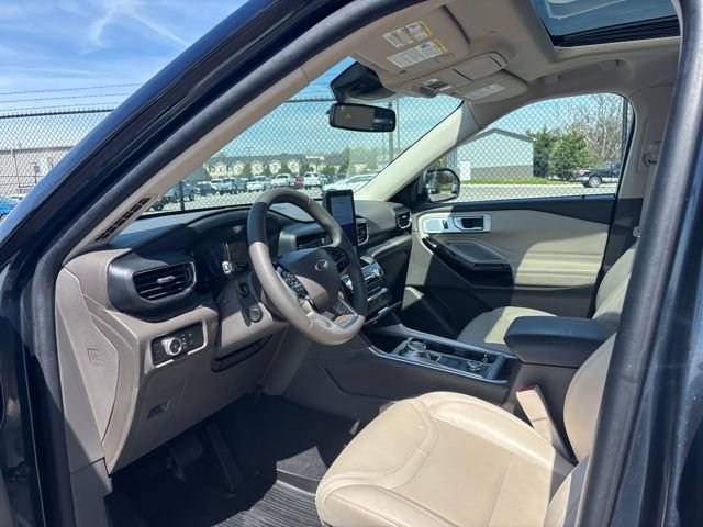 Certified 2022 Ford Explorer Platinum w/ Equipment Group 601A image 14