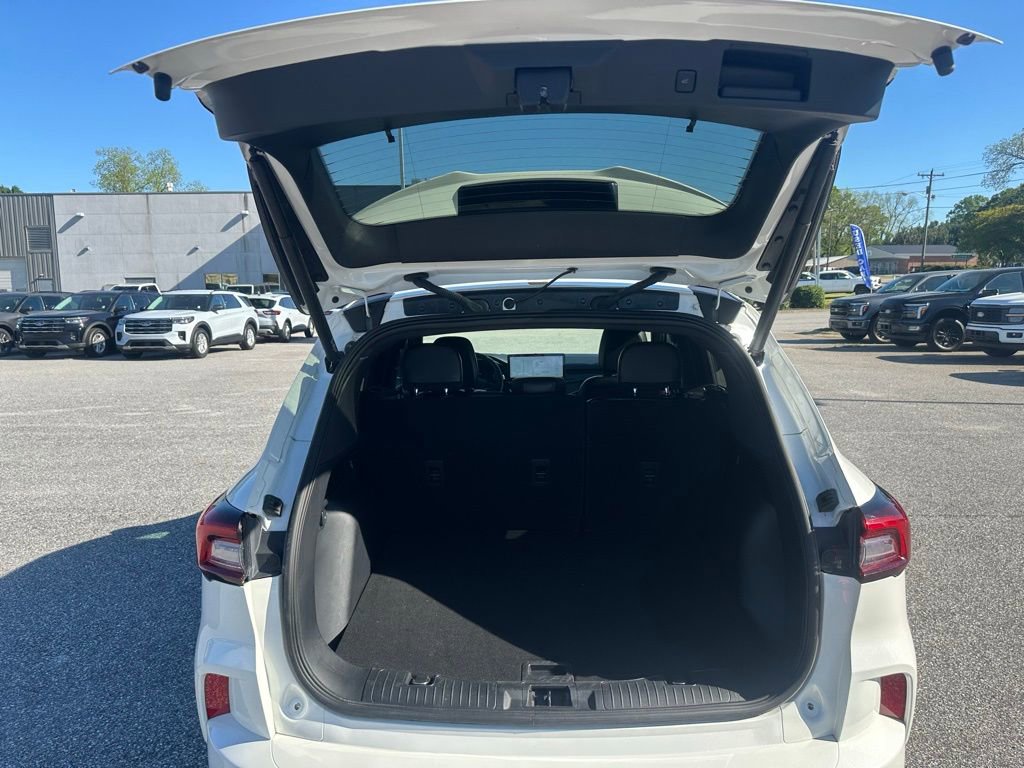 Certified 2023 Ford Escape ST-Line w/ Tech Pack #1 image 12