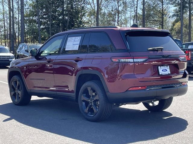 Used 2023 Jeep Grand Cherokee Limited w/ Black Appearance Package image 3