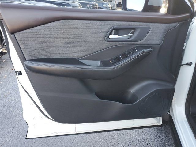 Used 2021 Nissan Rogue SV image 16