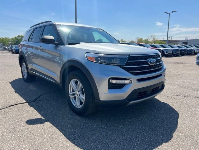 Certified 2021 Ford Explorer XLT w/ Equipment Group 202A AWD/4WD image 2