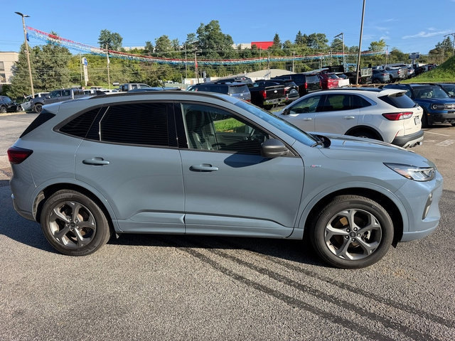 Certified 2024 Ford Escape ST-Line w/ Tech Pack #1 AWD/4WD image 9