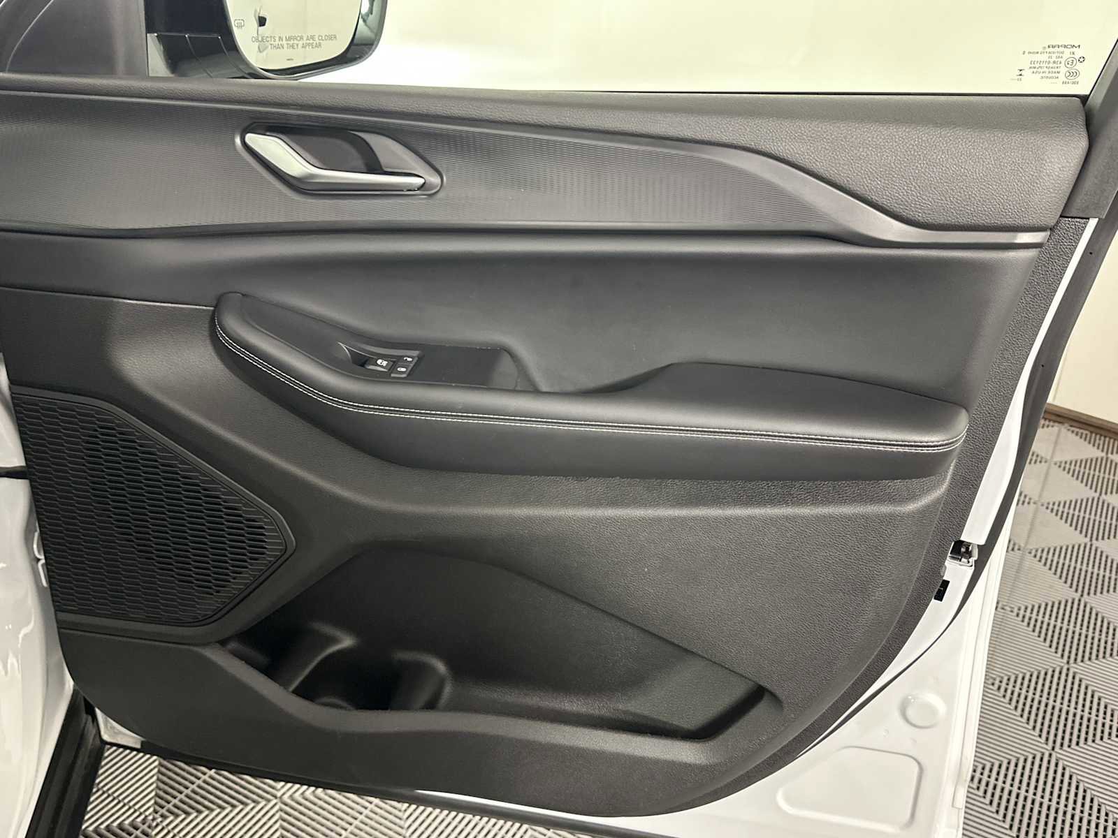 Used 2023 Jeep Grand Cherokee L Altitude image 12