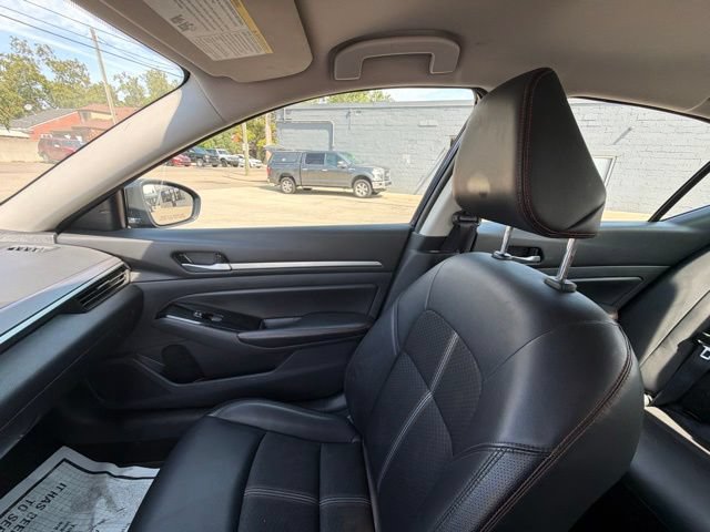 Used 2024 Nissan Altima 2.5 SR FWD image 21