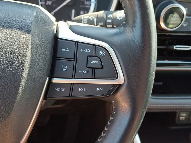 Used 2022 Toyota Highlander XLE AWD/4WD image 26