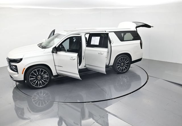 Used 2025 Chevrolet Suburban High Country AWD/4WD image 51