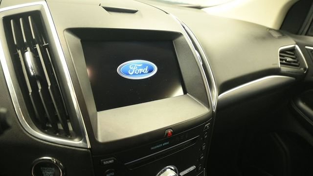 Certified 2019 Ford Edge Titanium w/ Cold Weather Package AWD/4WD image 16
