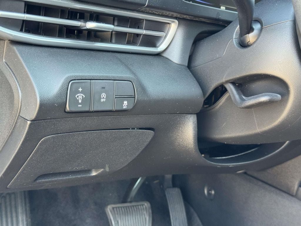 Used 2025 Hyundai Elantra SE FWD image 10