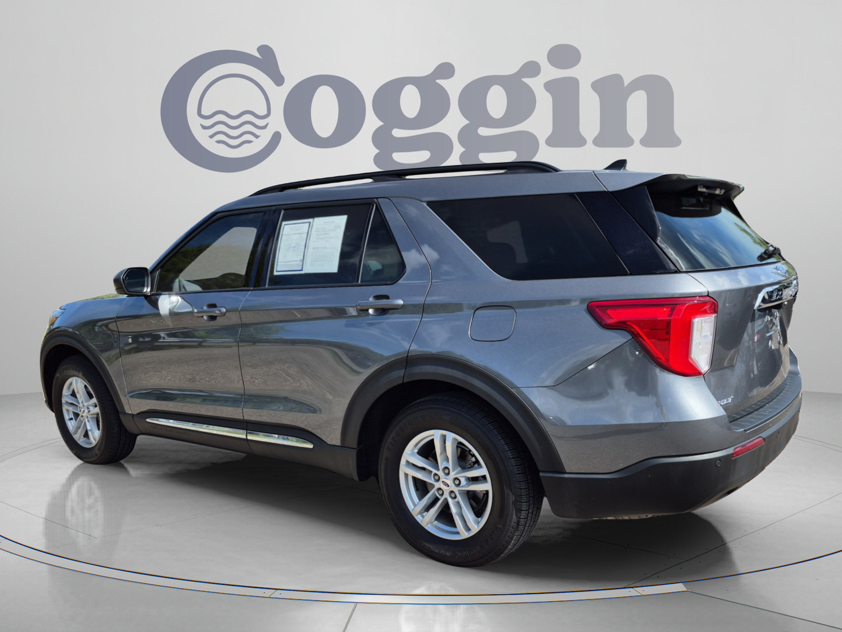 Certified 2022 Ford Explorer XLT RWD image 3