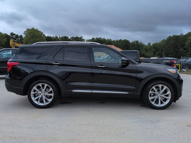 Certified 2023 Ford Explorer Platinum w/ Technology Package AWD/4WD image 3