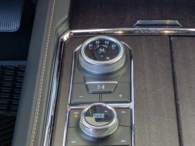 Certified 2023 Ford Expedition Platinum image 18
