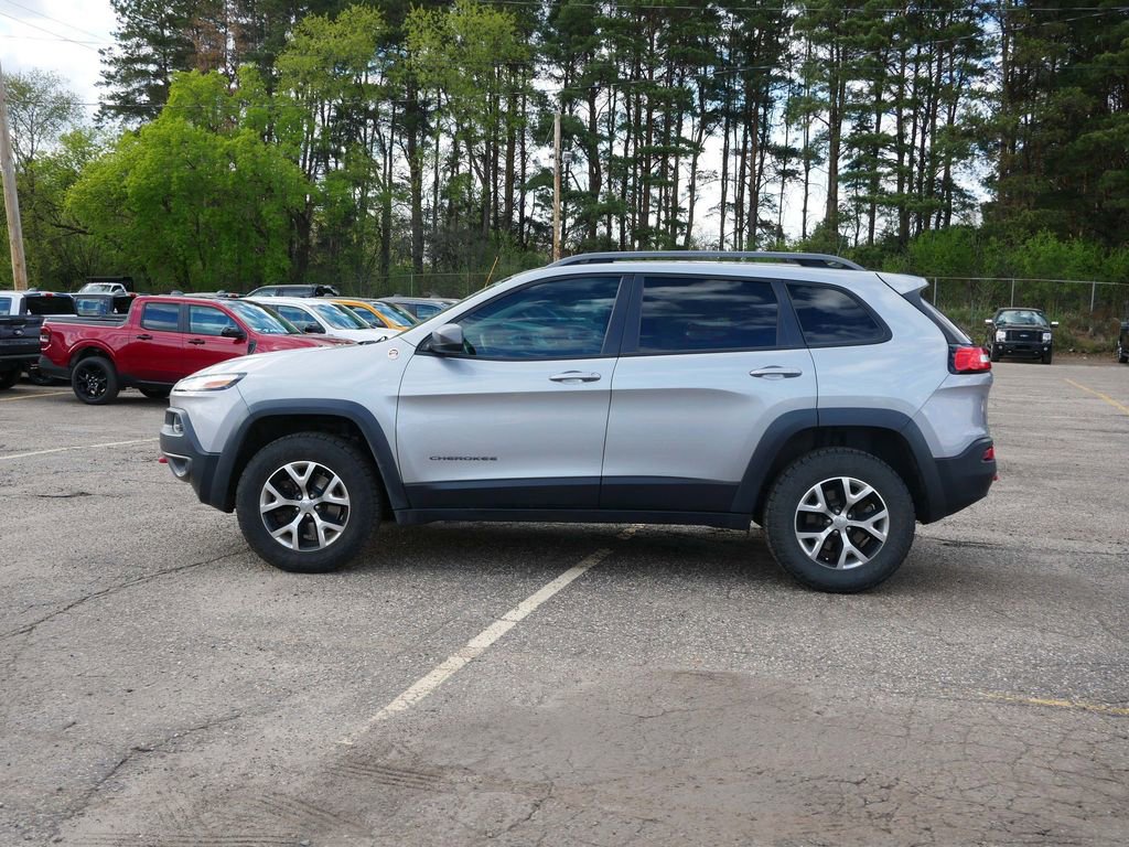 Used 2017 Jeep Cherokee Trailhawk w/ Cold Weather Group AWD/4WD image 5