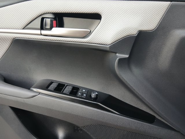 Used 2025 Toyota Camry SE w/ Convenience Package FWD image 17