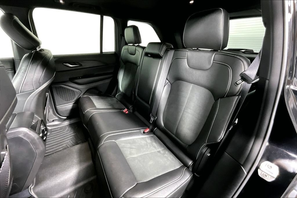 Used 2023 Jeep Grand Cherokee Altitude AWD/4WD image 26