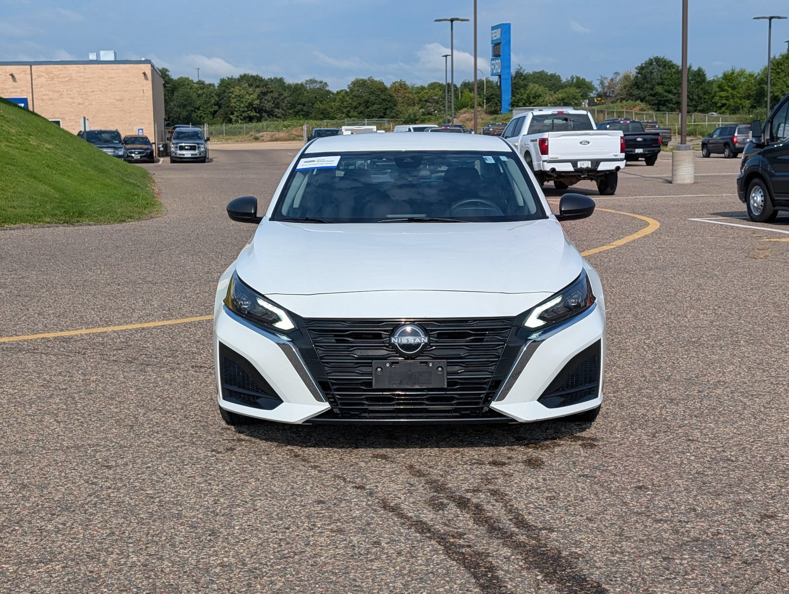 Used 2024 Nissan Altima 2.5 S FWD image 11
