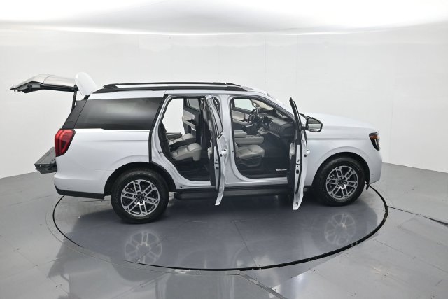 Certified 2025 Ford Expedition Active AWD/4WD image 51