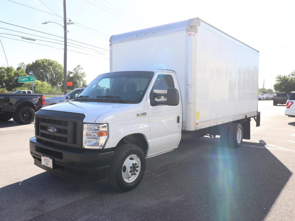 Certified 2024 Ford E-450 and Econoline 450 Super Duty w/ Power Windows & Locks Group RWD image 18