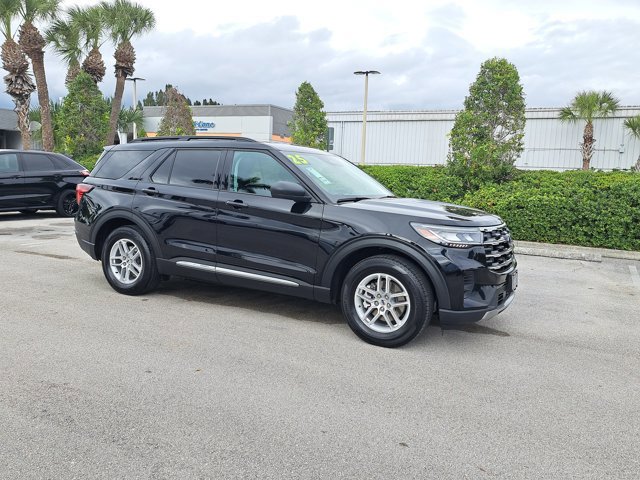 Certified 2025 Ford Explorer Active image 7