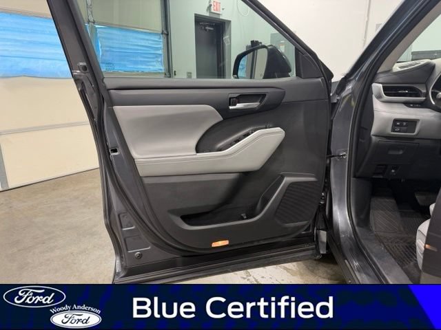 Used 2023 Toyota Highlander XLE FWD image 22