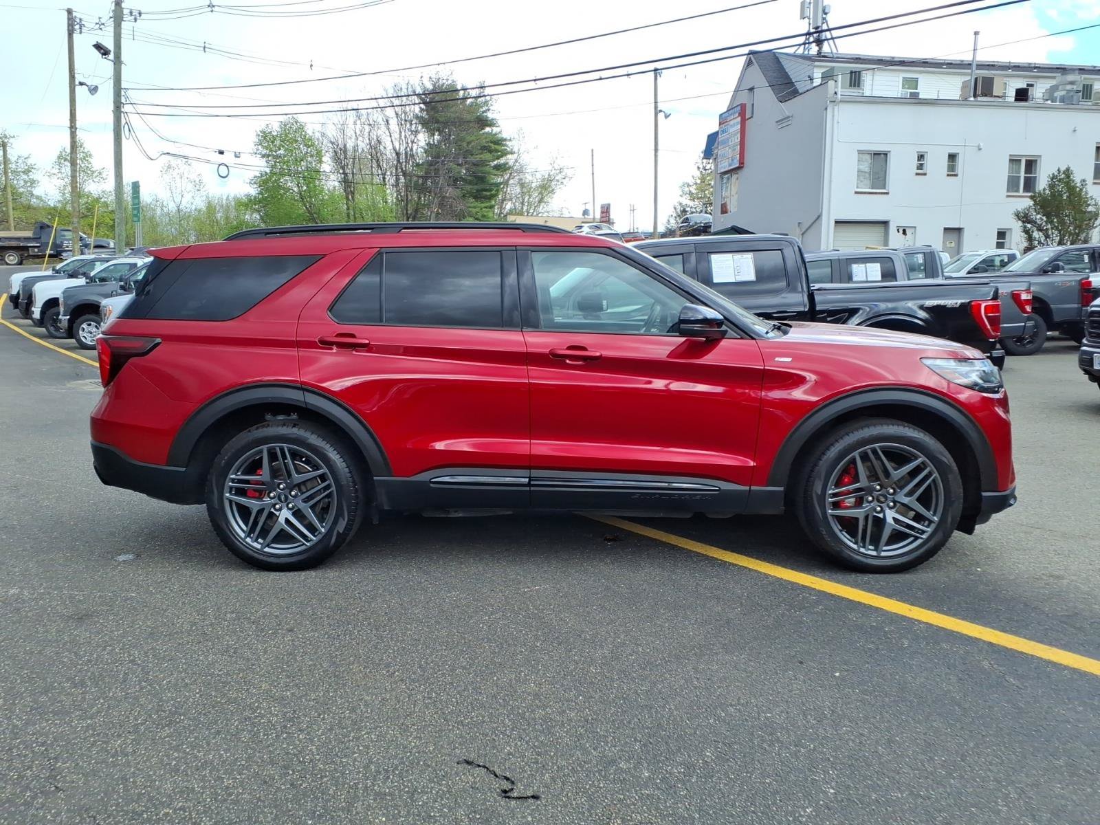 Certified 2025 Ford Explorer ST-Line w/ Premium Package AWD/4WD image 9