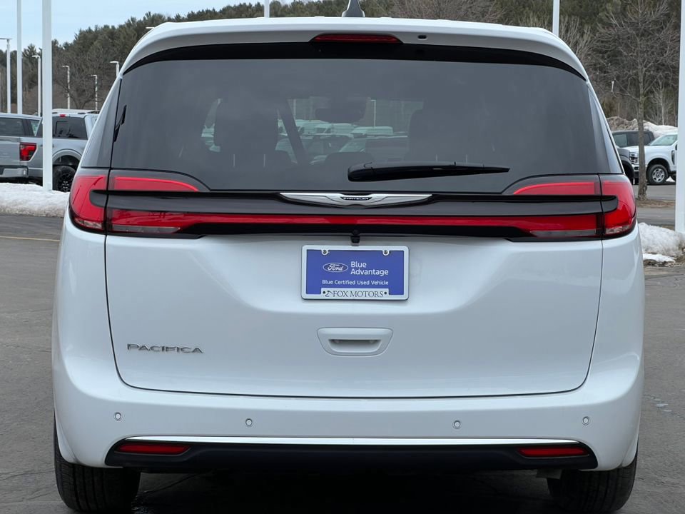 Used 2026 Chrysler Pacifica Select image 3