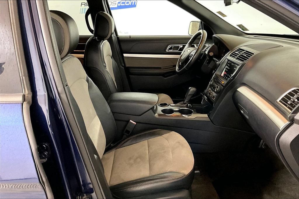 Certified 2017 Ford Explorer XLT w/ Equipment Group 202A FWD image 6